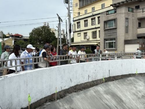 鳳凰颱風逼近，屏東列入警戒區，周春米籲鄉親嚴防強風豪雨